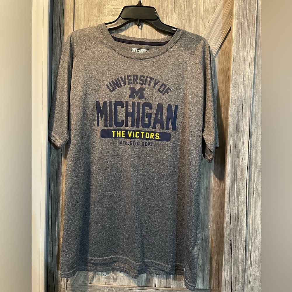 MICHIGAN men’s dri-fit tee, size L